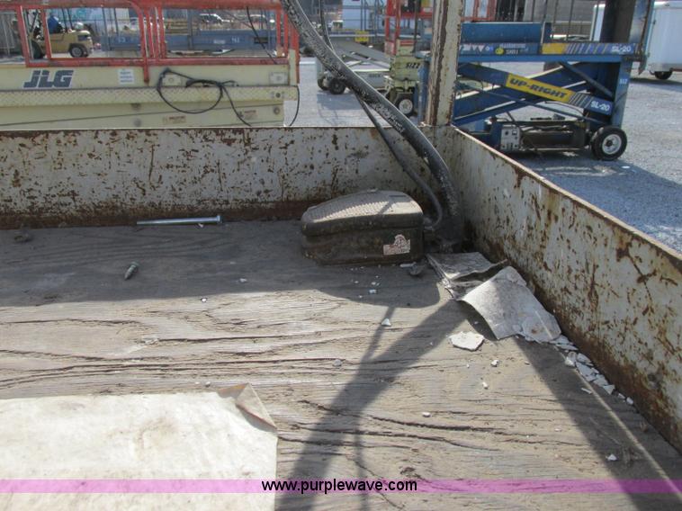 image for item F5470 Strato Lift CR-18 scissor lift