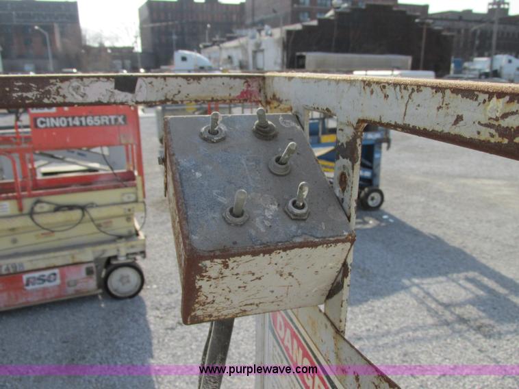 image for item F5470 Strato Lift CR-18 scissor lift