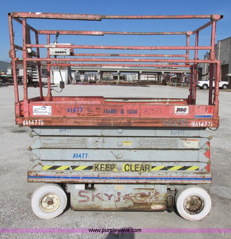 image for item F5471 1994 Sky Jack II 4626 scissor lift