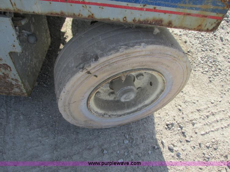 image for item F5471 1994 Sky Jack II 4626 scissor lift