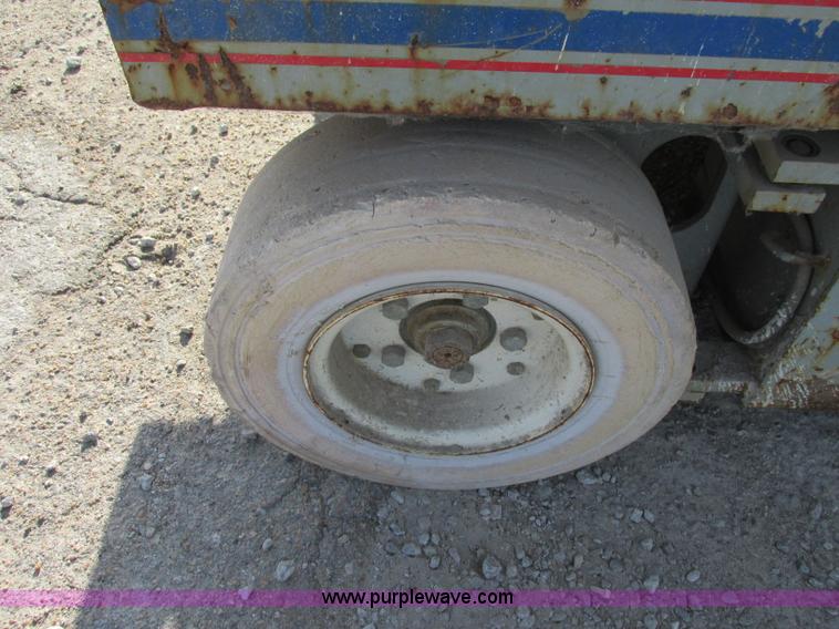 image for item F5471 1994 Sky Jack II 4626 scissor lift