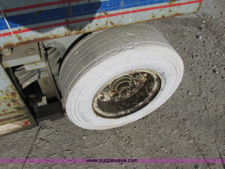 image for item F5471 1994 Sky Jack II 4626 scissor lift