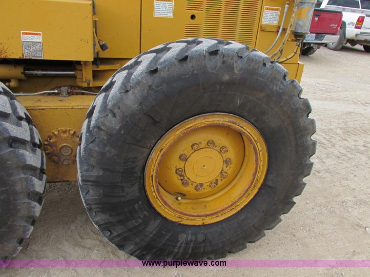 image for item F5472 1999 Caterpillar 140H articulated motor grader