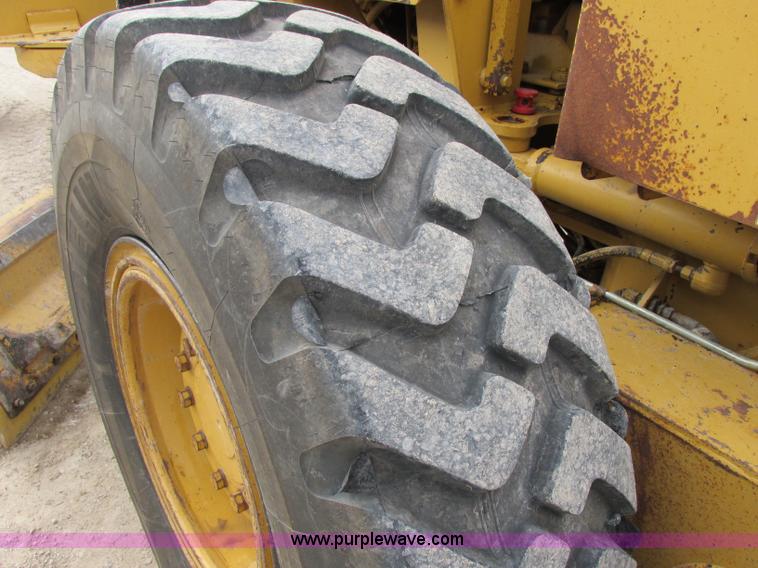 image for item F5472 1999 Caterpillar 140H articulated motor grader