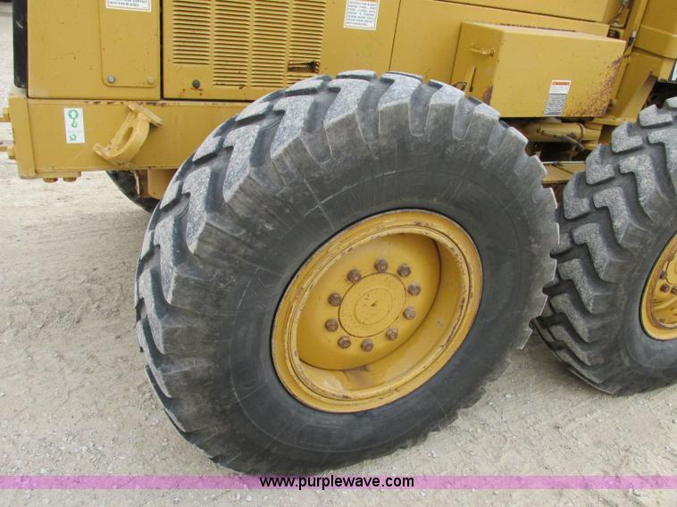 image for item F5472 1999 Caterpillar 140H articulated motor grader