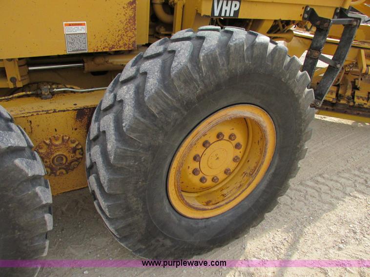 image for item F5472 1999 Caterpillar 140H articulated motor grader