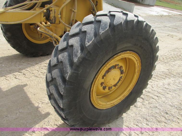 image for item F5472 1999 Caterpillar 140H articulated motor grader