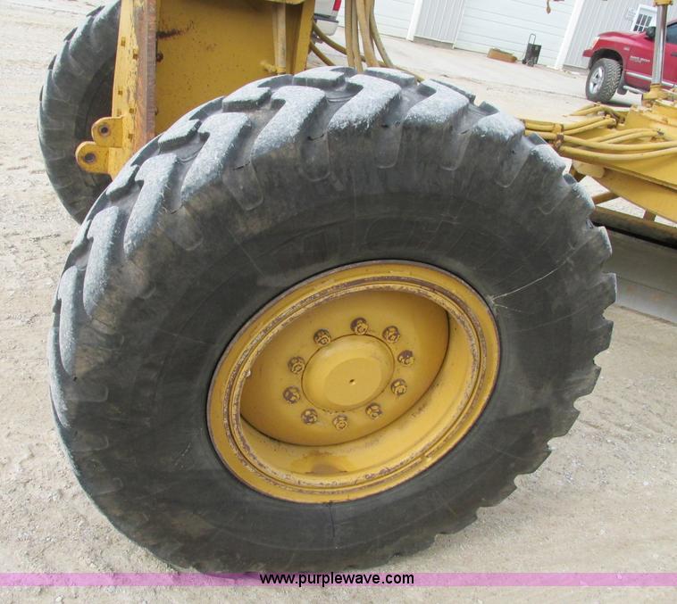 image for item F5472 1999 Caterpillar 140H articulated motor grader