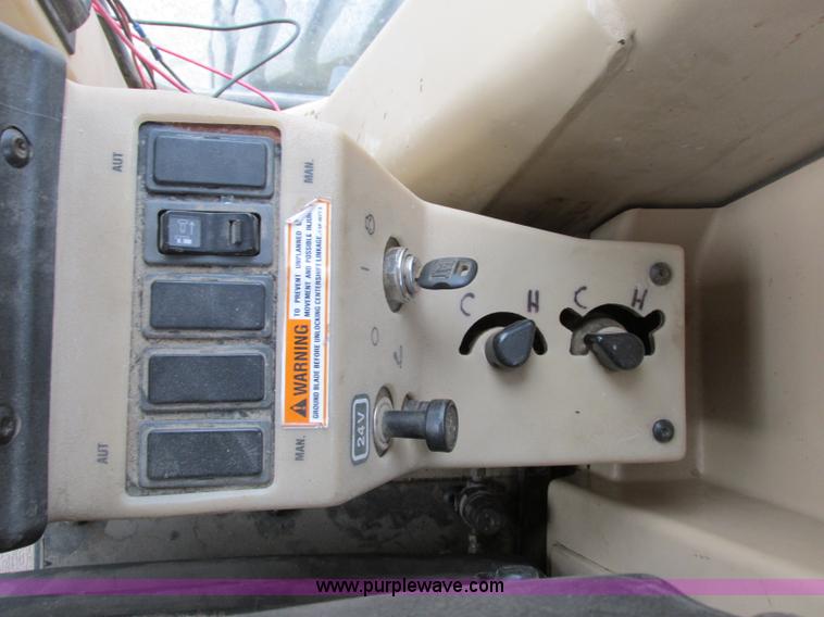 image for item F5472 1999 Caterpillar 140H articulated motor grader