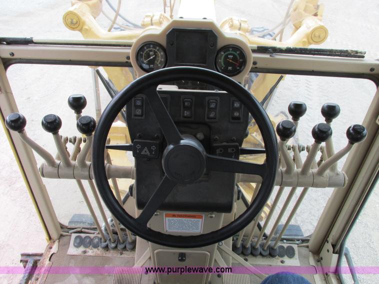 image for item F5472 1999 Caterpillar 140H articulated motor grader