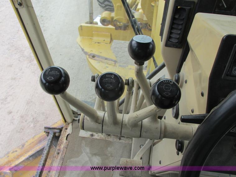 image for item F5472 1999 Caterpillar 140H articulated motor grader