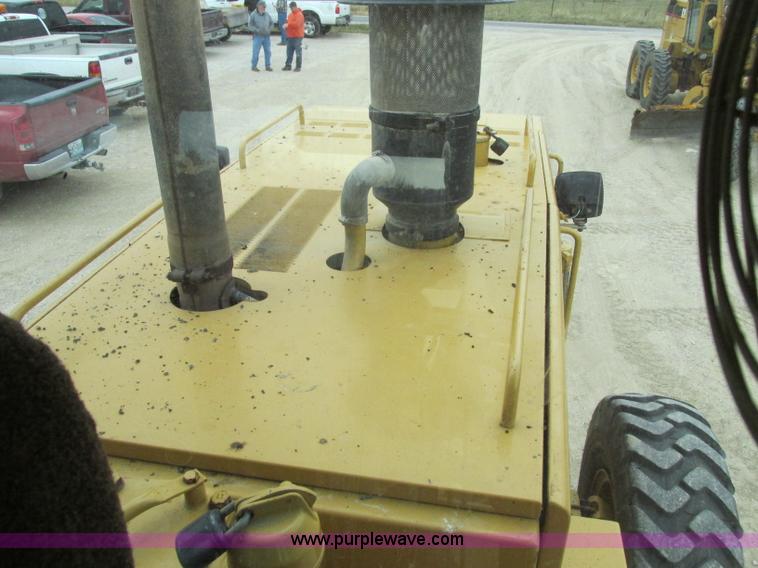 image for item F5472 1999 Caterpillar 140H articulated motor grader