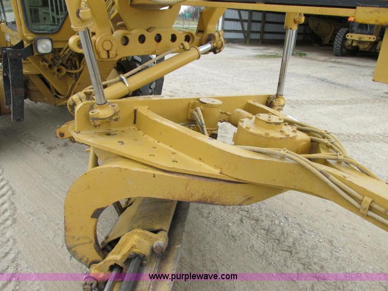 image for item F5472 1999 Caterpillar 140H articulated motor grader