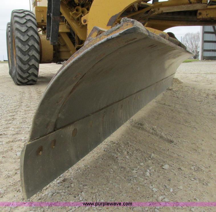 image for item F5472 1999 Caterpillar 140H articulated motor grader