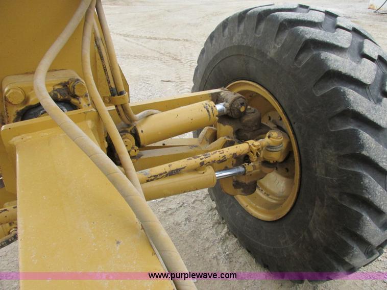 image for item F5472 1999 Caterpillar 140H articulated motor grader
