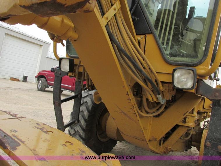 image for item F5472 1999 Caterpillar 140H articulated motor grader