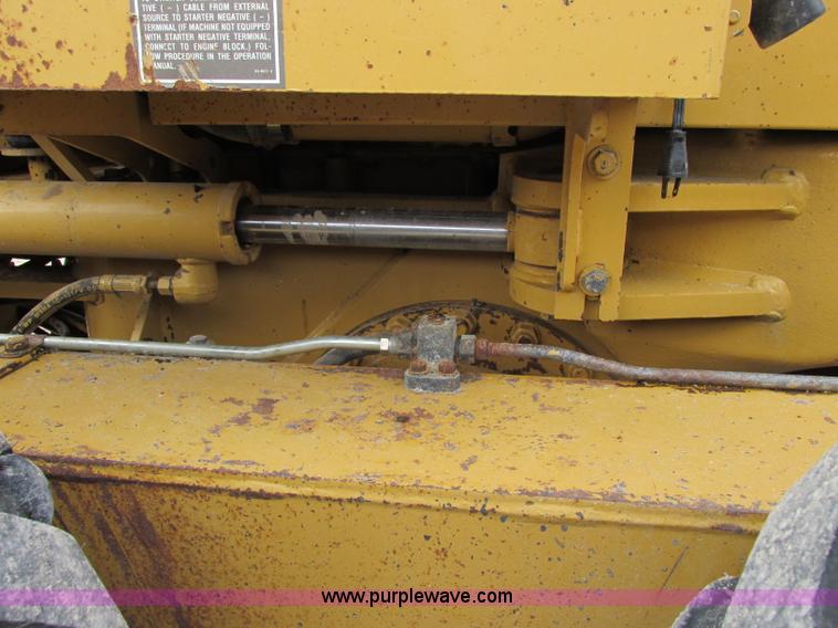 image for item F5472 1999 Caterpillar 140H articulated motor grader