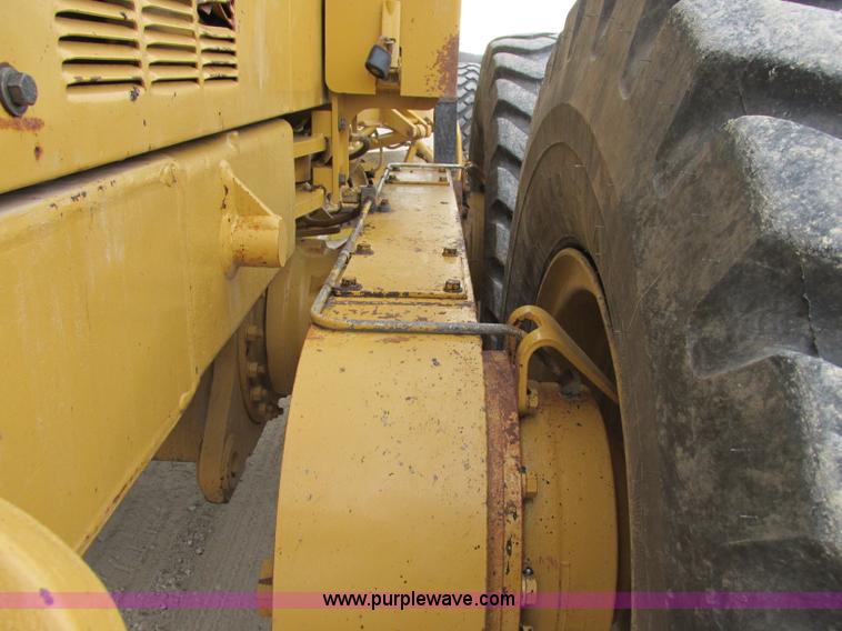 image for item F5472 1999 Caterpillar 140H articulated motor grader