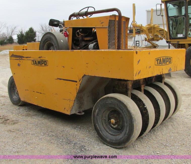 image for item F5473 Tampo SP312 pneumatic roller