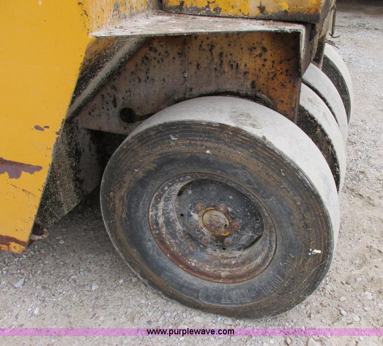 image for item F5473 Tampo SP312 pneumatic roller