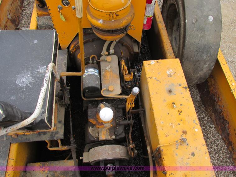 image for item F5473 Tampo SP312 pneumatic roller