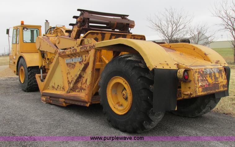 image for item F5474 1975 John Deere 860A elevating scraper