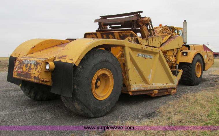 image for item F5474 1975 John Deere 860A elevating scraper