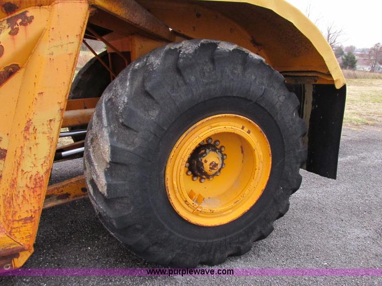 image for item F5474 1975 John Deere 860A elevating scraper