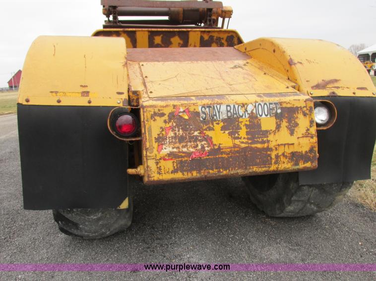 image for item F5474 1975 John Deere 860A elevating scraper