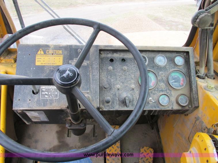 image for item F5474 1975 John Deere 860A elevating scraper