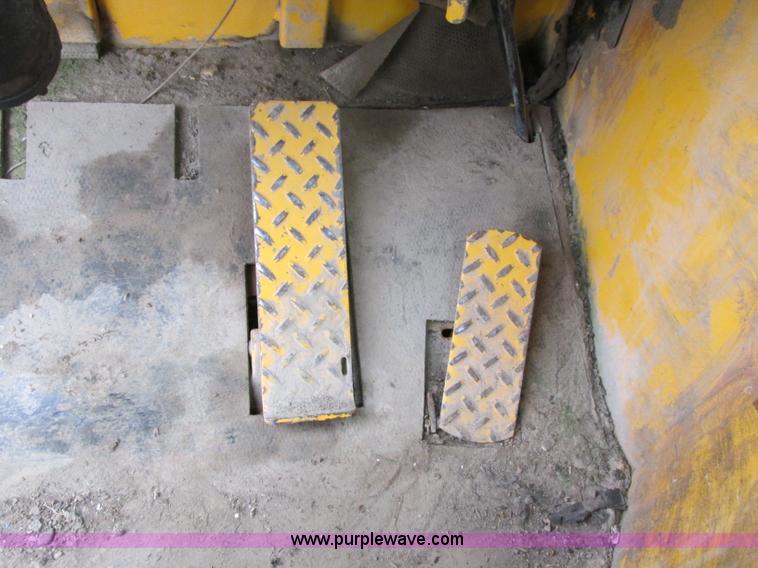 image for item F5474 1975 John Deere 860A elevating scraper