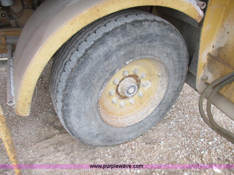 image for item F5475 Etnyre chip spreader