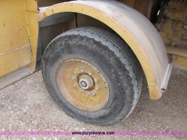 image for item F5475 Etnyre chip spreader