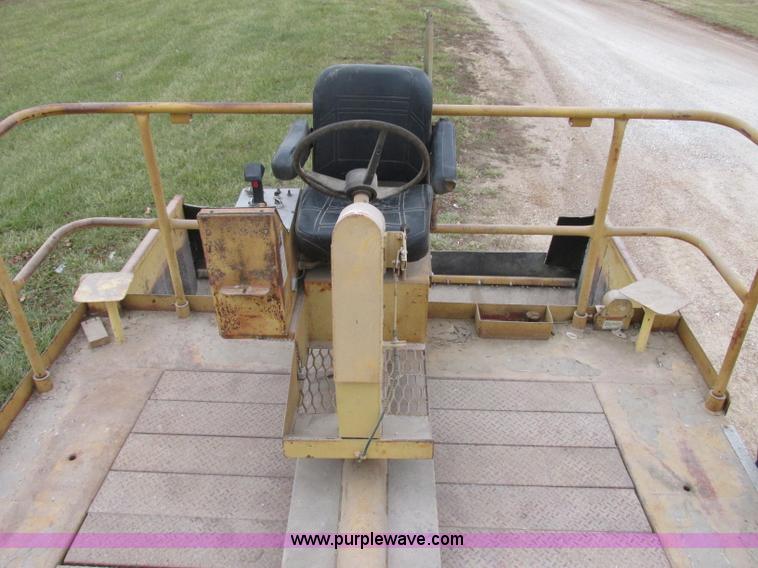 image for item F5475 Etnyre chip spreader