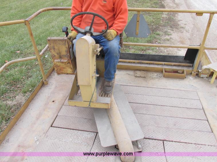 image for item F5475 Etnyre chip spreader