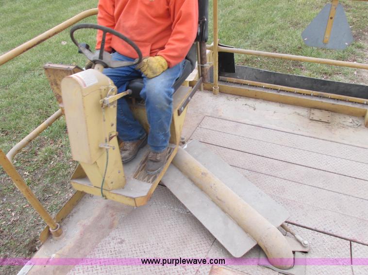 image for item F5475 Etnyre chip spreader