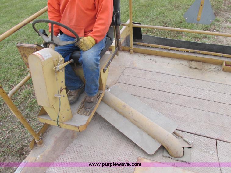 image for item F5475 Etnyre chip spreader