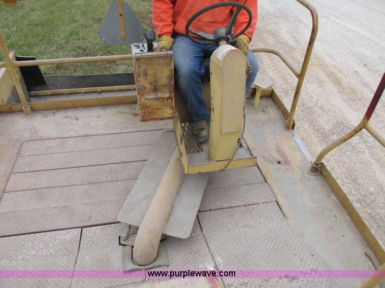 image for item F5475 Etnyre chip spreader