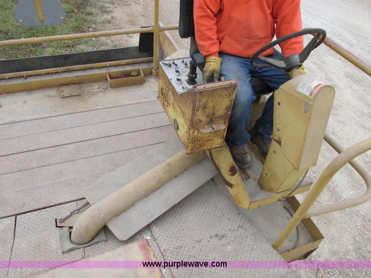 image for item F5475 Etnyre chip spreader