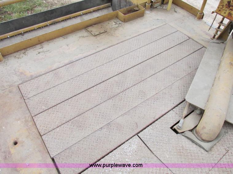 image for item F5475 Etnyre chip spreader