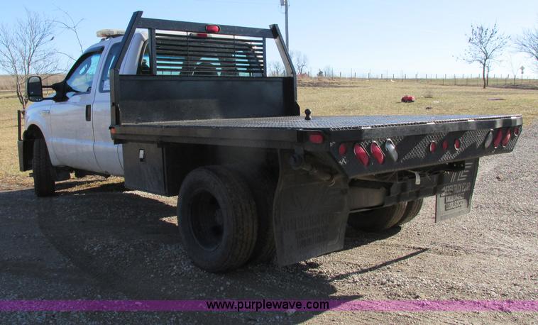 image for item F5480 2006 Ford F350 Super Duty XL SuperCab flatbed pickup truck