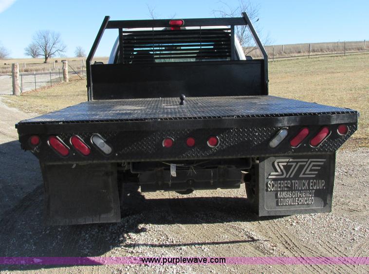 image for item F5480 2006 Ford F350 Super Duty XL SuperCab flatbed pickup truck