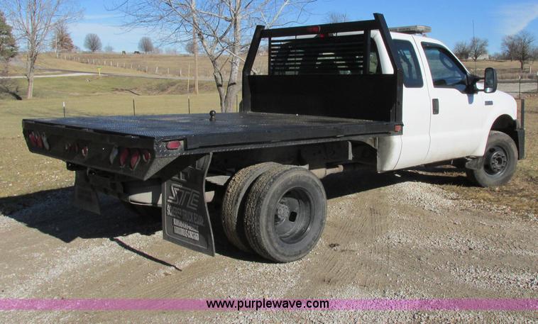 image for item F5480 2006 Ford F350 Super Duty XL SuperCab flatbed pickup truck