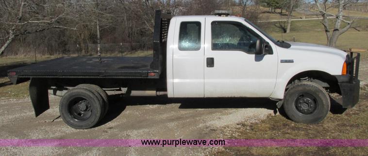image for item F5480 2006 Ford F350 Super Duty XL SuperCab flatbed pickup truck
