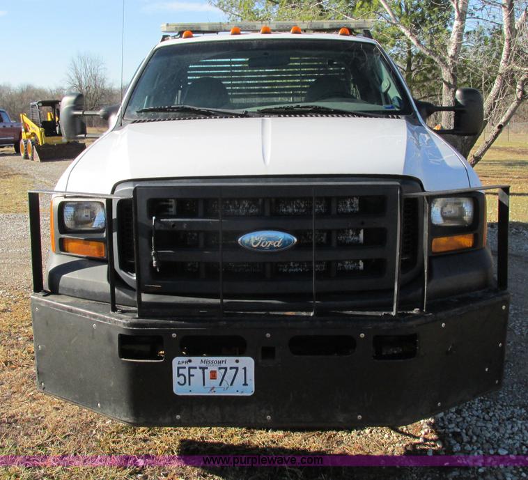 image for item F5480 2006 Ford F350 Super Duty XL SuperCab flatbed pickup truck