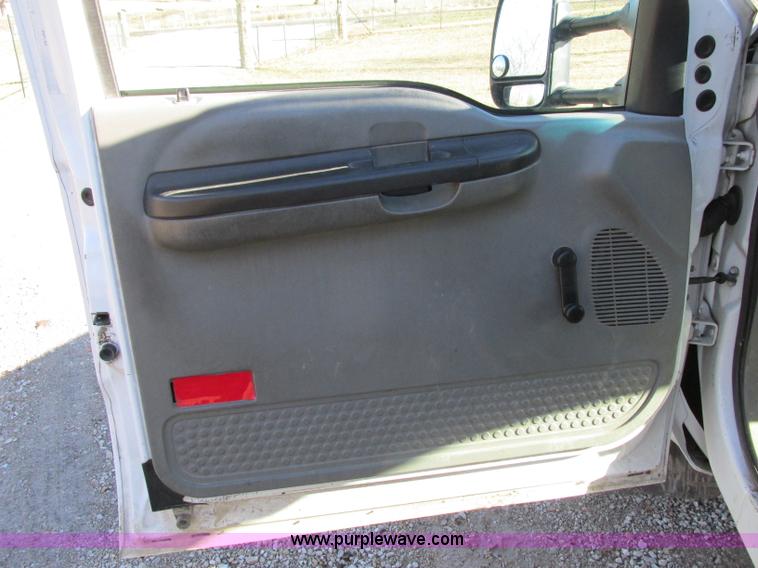 image for item F5480 2006 Ford F350 Super Duty XL SuperCab flatbed pickup truck