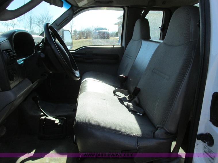 image for item F5480 2006 Ford F350 Super Duty XL SuperCab flatbed pickup truck