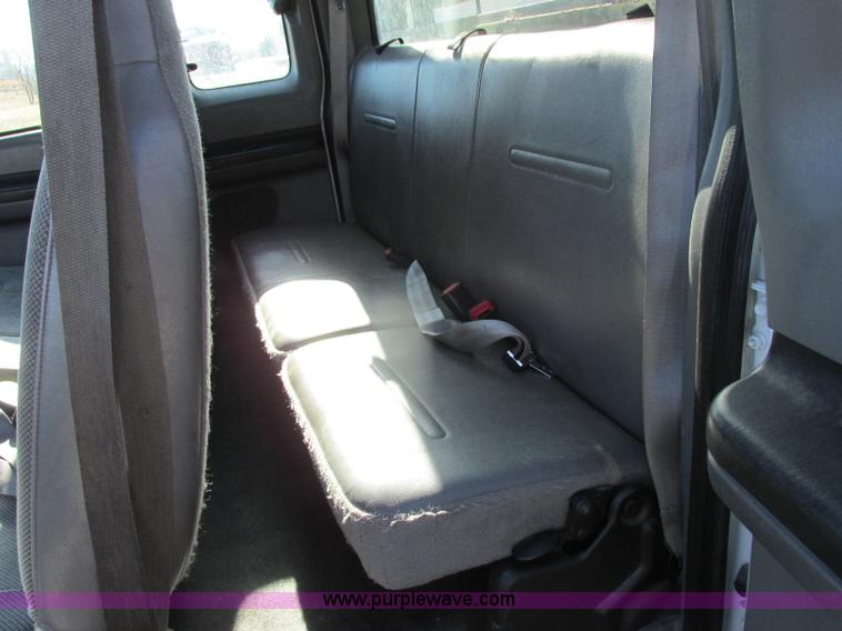 image for item F5480 2006 Ford F350 Super Duty XL SuperCab flatbed pickup truck