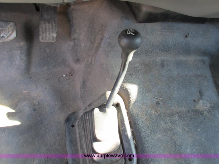 image for item F5480 2006 Ford F350 Super Duty XL SuperCab flatbed pickup truck