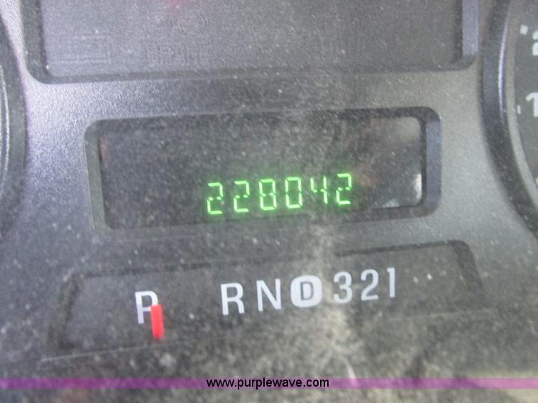 image for item F5480 2006 Ford F350 Super Duty XL SuperCab flatbed pickup truck